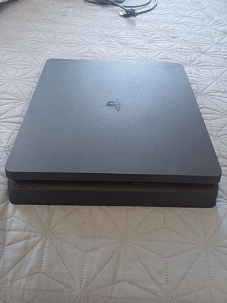 PS4 (PlayStation 4) + FIFA 22 + 1 controller + Cuffie