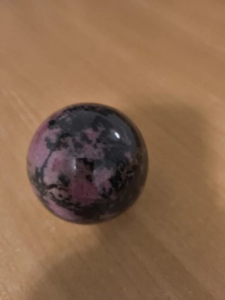 Esfera Redonda de Rodonita Natural 907g