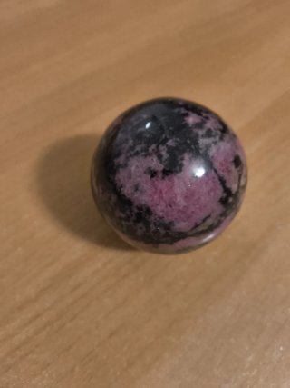 Esfera Redonda de Rodonita Natural 907g