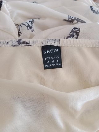 Vestido de encaje beige arrapadito