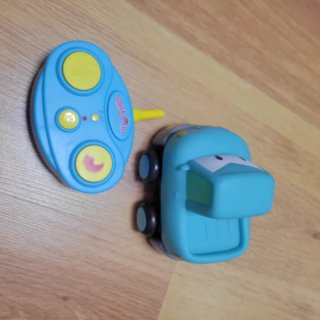 Coche teledirigido azul con mando