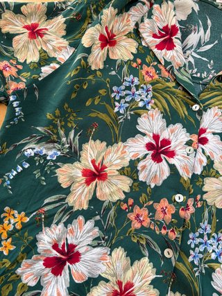 Camisa floral Pull&Bear Talla M