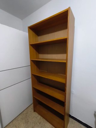 Estantería librería de madera, color roble.