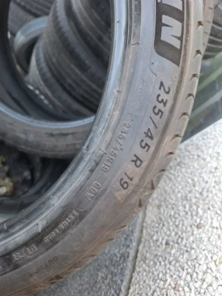 235 45 R19 99w Michelin - 2 neumáticos +80%