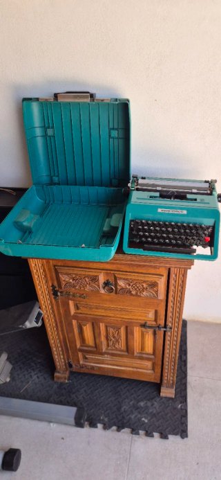 Máquina de escribir Olivetti Studio 45