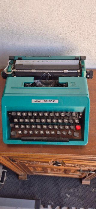 Máquina de escribir Olivetti Studio 45