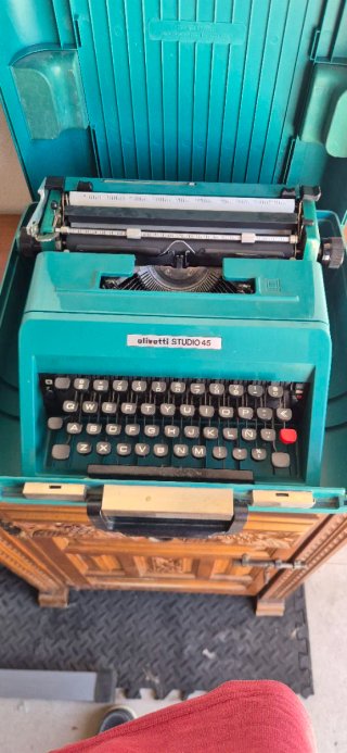 Máquina de escribir Olivetti Studio 45