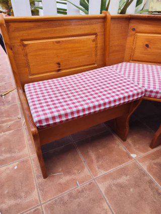 Banqueta de madera con almacenaje