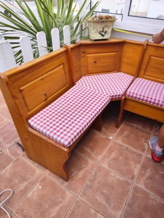 Banqueta de madera con almacenaje