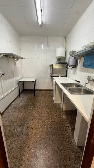TRASPASO BAR-CAFETERÍA EN REUS CON LICENCIA