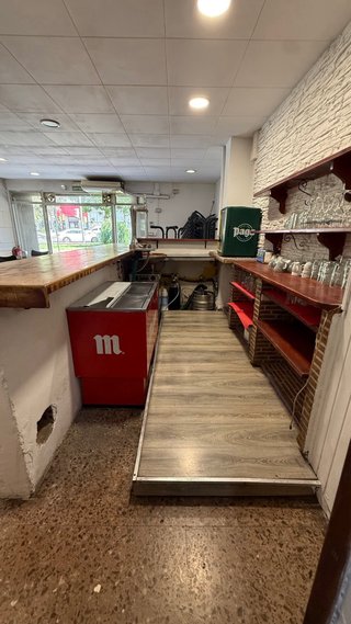 TRASPASO BAR-CAFETERÍA EN REUS CON LICENCIA