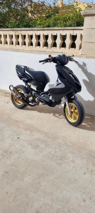 Scooter de circuito (Yamaha aerox)