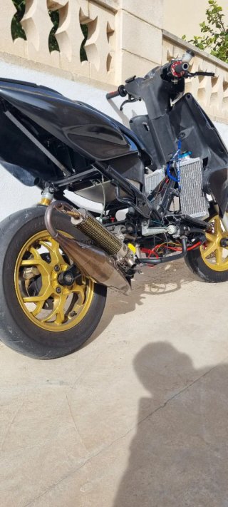 Scooter de circuito (Yamaha aerox)