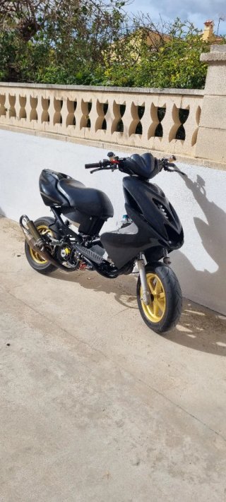 Scooter de circuito (Yamaha aerox)
