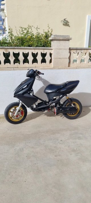 Scooter de circuito (Yamaha aerox)