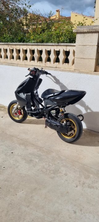 Scooter de circuito (Yamaha aerox)