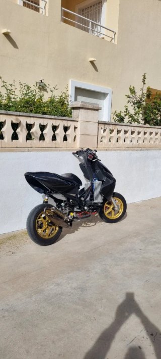 Scooter de circuito (Yamaha aerox)