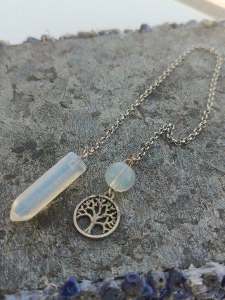 Péndulo con árbol de la vida y piedra opalina