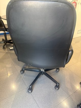 Silla de oficina negra