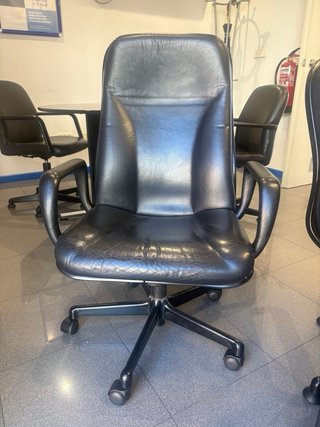 Silla de oficina negra