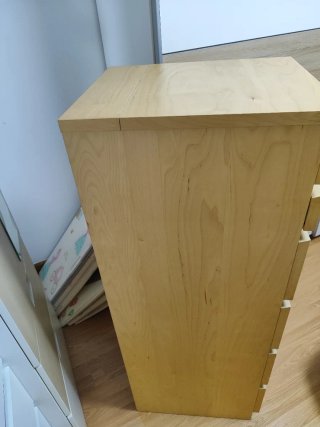 Cómoda estrecha Malm Ikea