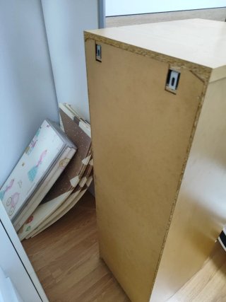 Cómoda estrecha Malm Ikea