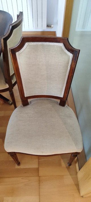 Mesa de comedor extensible y 6 sillas tapizadas