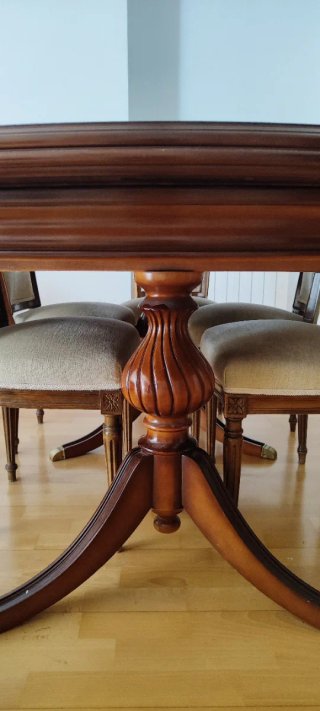 Mesa de comedor extensible y 6 sillas tapizadas