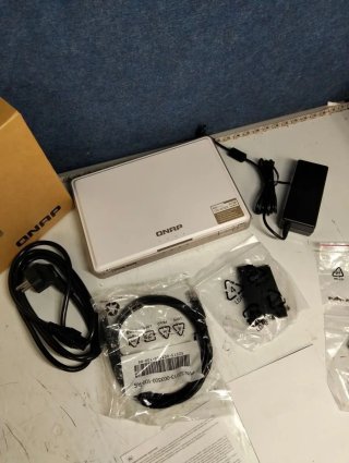 QNAP TBS-453DX-4G-US Servidor NAS SSD M.2 4 Bahías