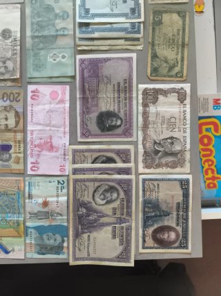 Lote 37 Billetes Antiguos Nacionales e Intern.