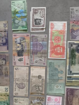 Lote 37 Billetes Antiguos Nacionales e Intern.