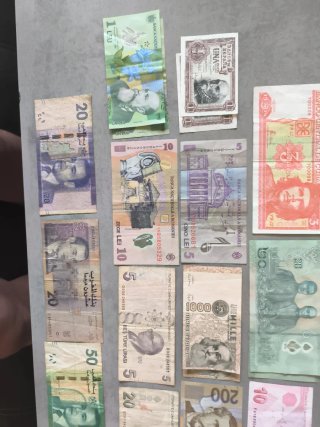 Lote 37 Billetes Antiguos Nacionales e Intern.