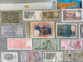 Lote 37 Billetes Antiguos Nacionales e Intern.