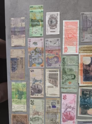 Lote 37 Billetes Antiguos Nacionales e Intern.