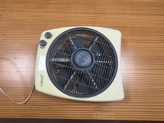Ventilador Cata Beige y Negro