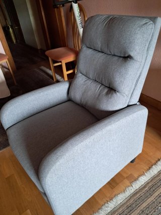 Sillón reclinable con reposapiés