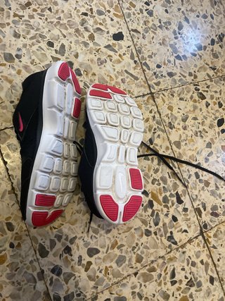 Zapatillas Nike Negras y Rosas Sin Estrenar