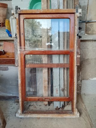Ventana de guillotina de madera 1,50 x 85