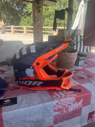Casco LS2 Fast Negro y Naranja