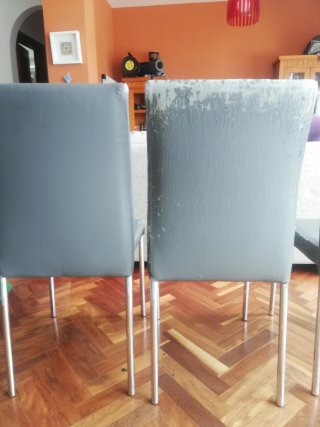 7 Sillas Conforama Grises y blancas 2€ cada una