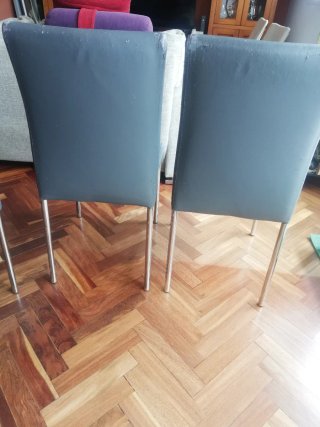 7 Sillas Conforama Grises y blancas 2€ cada una