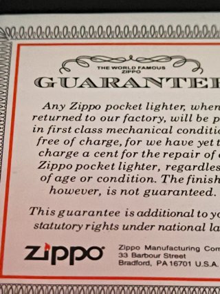 Zippo con custodia in amore e invecchiamento lavorato