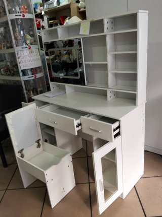 Tocador Led y banqueta nuevo Avda Monte Igueldo101