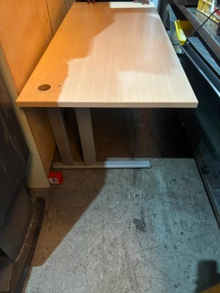 Mesa de oficina madera y metal