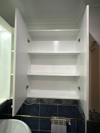 Armario de baño blanco