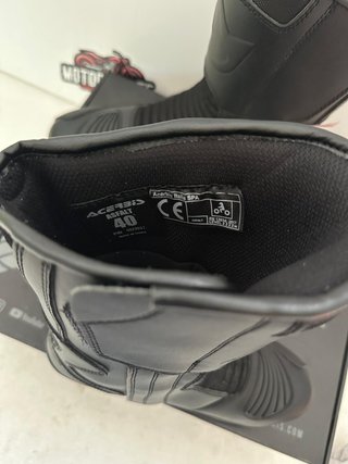 Botas num 40 marca Acerbis negras Nuevas