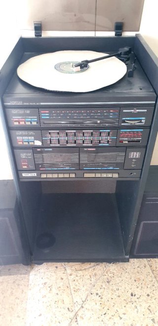 TOCADISCO ESTÉREO CON 2 BAFLES