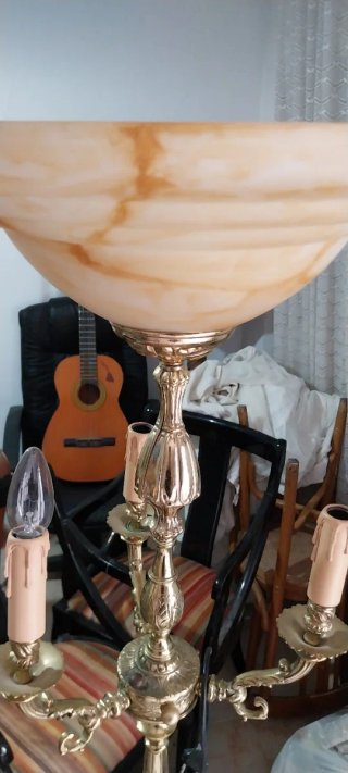 Candelabros de metal plateado