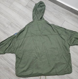 Chaqueta oversize lentejuelas y capucha