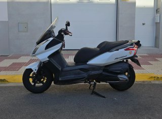Kymco 300i Maxi Scooter Blanca